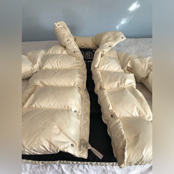 Womens aritzia mega puff jacket - Picture 13 of 16